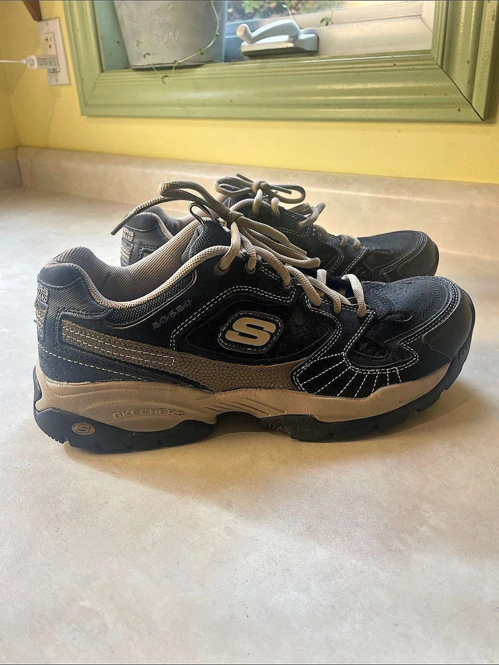 Skechers Lifestyle Brand Men’s US Size 10 Athletic Shoes in Black & Gray